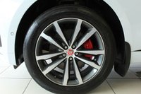 USED 2017 17 JAGUAR F-PACE 3.0 V6 S AWD 5d 296 BHP FINISHED IN STUNNING METALLIC GLACIER WHITE, COMPLIMENTED WITH BLACK LEATHER HEATED ELECTRIC SEATS + 1 FORMER KEEPER, HUGE SPECIFICATION 4 WHEEL DRIVE MODEL COMES WITH OVER 11 THOUSAND POUNDS WORTH OF ADDITIONAL EXTRAS AND AN IMPECCABLE JAGUAR SERVICE HISTORY + FULL GLASS SLIDING PANORAMIC SUNROOF + TOUCH SCREEN SATELLITE NAVIGATION + ADVANCE PARKING WITH 360 DEGREE SURROUND CAMERA + ELECTRICALLY DEPLOYABLE TOWBAR + MERIDIAN SOUND SYSTEM + FUEL FIRED HEATING WITH CABIN PREHEAT + 4 WAY ELECTRIC L