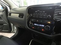USED 2017 17 MITSUBISHI OUTLANDER 2.3 DI-D 3 5d 147 BHP 7 SEAT 1 OWNER SERVICE HISTORY