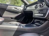 USED 2017 17 MERCEDES-BENZ GLA-CLASS 2.1 GLA 200 D AMG LINE PREMIUM PLUS 5d 134 BHP Electric Glass Pan Roof Sat Nav