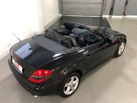 USED 2009 09 MERCEDES-BENZ SLK 3.0 SLK280 2d 232 BHP * CLIMATE * NAVIGATION * PARKING SENSORS * LEATHER TRIM * ALLOY WHEELS *