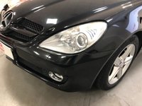 USED 2009 09 MERCEDES-BENZ SLK 3.0 SLK280 2d 232 BHP * CLIMATE * NAVIGATION * PARKING SENSORS * LEATHER TRIM * ALLOY WHEELS *