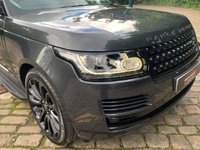 USED 2017 17 LAND ROVER RANGE ROVER 3.0 TDV6 VOGUE 5d 255 BHP RANGE ROVER VOGUE TDV6 - AUTOMATIC - FULL EBONY/IVORY HIDE - PANORAMIC GLASS ROOF - 1 FORMER KEEPER - FULL SERVICE HISTORY - HUGE SPECIFICATION - CELEBRITY OWNER