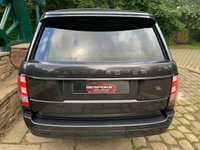 USED 2017 17 LAND ROVER RANGE ROVER 3.0 TDV6 VOGUE 5d 255 BHP RANGE ROVER VOGUE TDV6 - AUTOMATIC - FULL EBONY/IVORY HIDE - PANORAMIC GLASS ROOF - 1 FORMER KEEPER - FULL SERVICE HISTORY - HUGE SPECIFICATION - CELEBRITY OWNER