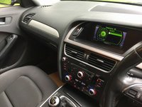 USED 2012 62 AUDI A4 2.0 AVANT TDI SE 5d 141 BHP BLUETOOTH//CRUISE CONTROL//REAR PARK ASSIST//X7 SERVICE HISTORY STAMPS 141 BHP BLUETOOTH//CRUISE CONTROL//REAR PARK ASSIST//X7 SERVICE HISTORY STAMPS