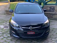 USED 2015 15 VAUXHALL ASTRA 1.4 EXCITE 5d 98 BHP 2015 VAUXHALL ASTRA 1.4 EXCITE 5DR - 33,178 MILES ONLY - 2 FORMER KEEPER - HALF LEATHER INTERIOR - AIR CONDITIONING - 17 INCH BRIGHT SILVER ALLOYS
