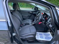 USED 2015 15 VAUXHALL ASTRA 1.4 EXCITE 5d 98 BHP 2015 VAUXHALL ASTRA 1.4 EXCITE 5DR - 33,178 MILES ONLY - 2 FORMER KEEPER - HALF LEATHER INTERIOR - AIR CONDITIONING - 17 INCH BRIGHT SILVER ALLOYS