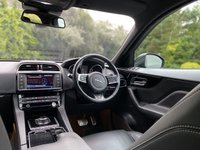 USED 2016 66 JAGUAR F-PACE 2.0 R-SPORT AWD 5d AUTO 178 BHP Head up Display 20" Alloys