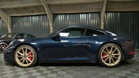 USED 2020 20 PORSCHE 911 3.0 CARRERA S PDK 2d 444 BHP BEAUTIFUL IN MIDNIGHT BLUE WITH AURUM GOLD WHEELS, CHRONO, SUNROOF - STUNNING!!