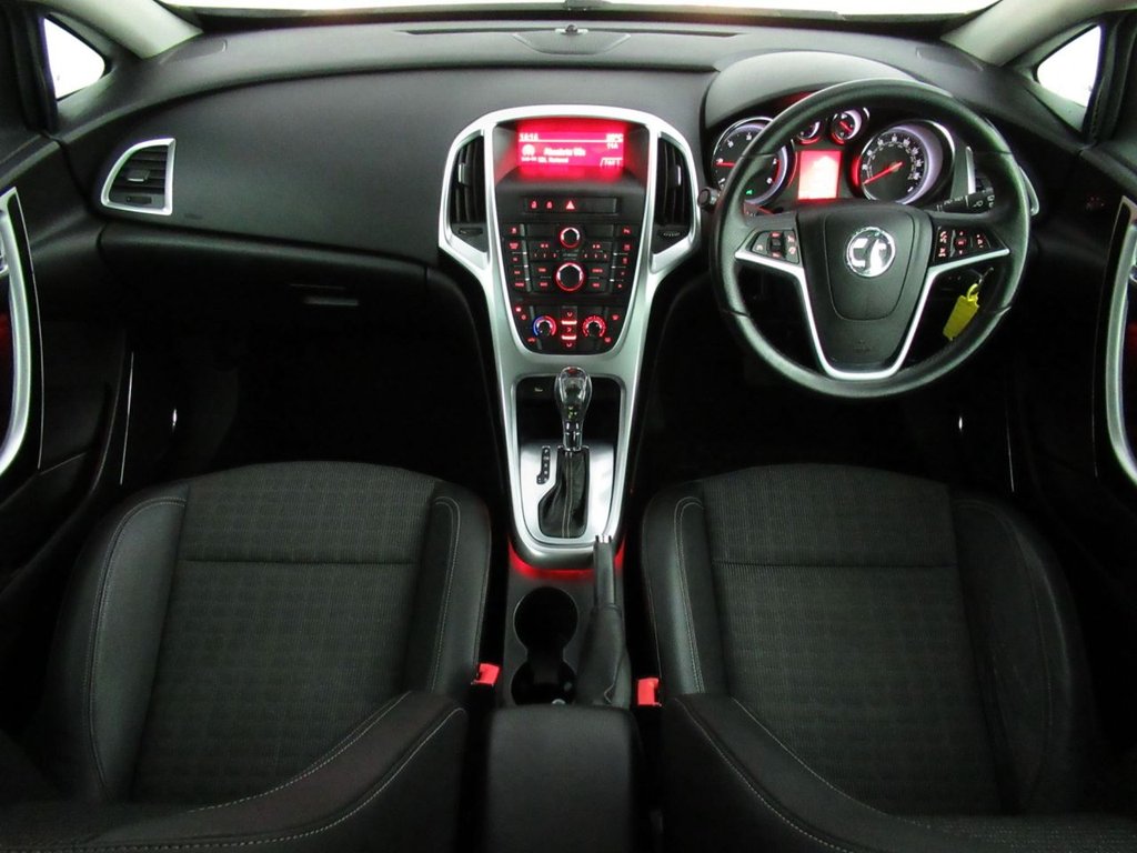 USED 2014 14 VAUXHALL ASTRA GTC 2.0 SRI CDTI AUTO 3d 162 BHP 