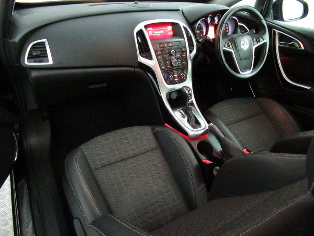USED 2014 14 VAUXHALL ASTRA GTC 2.0 SRI CDTI AUTO 3d 162 BHP 