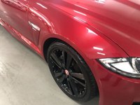 USED 2015 15 JAGUAR XF 2.2 D R-SPORT BLACK 4d 200 BHP * PARKING SENSORS * NAVIGATION *  PRIVACY * CLIMATE * LEATHER * 20 INCH ALLOYS *