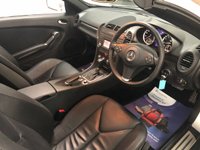 USED 2009 09 MERCEDES-BENZ SLK 3.0 SLK280 2d 232 BHP * AIR CONDITIONING  * PARKING SENSORS * LEATHER * 17 INCH ALLOYS * AIRSCARF *