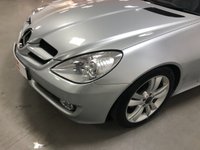 USED 2009 09 MERCEDES-BENZ SLK 3.0 SLK280 2d 232 BHP * AIR CONDITIONING  * PARKING SENSORS * LEATHER * 17 INCH ALLOYS * AIRSCARF *