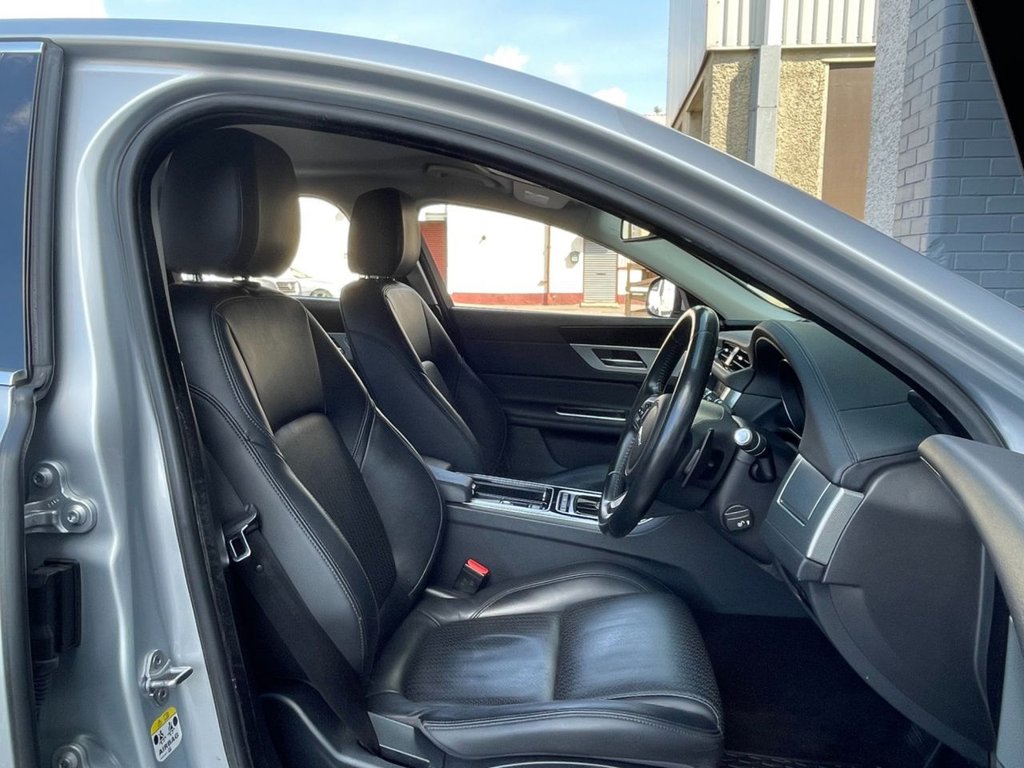 USED 2016 66 JAGUAR XF 2.0 PRESTIGE 4d 177 BHP 