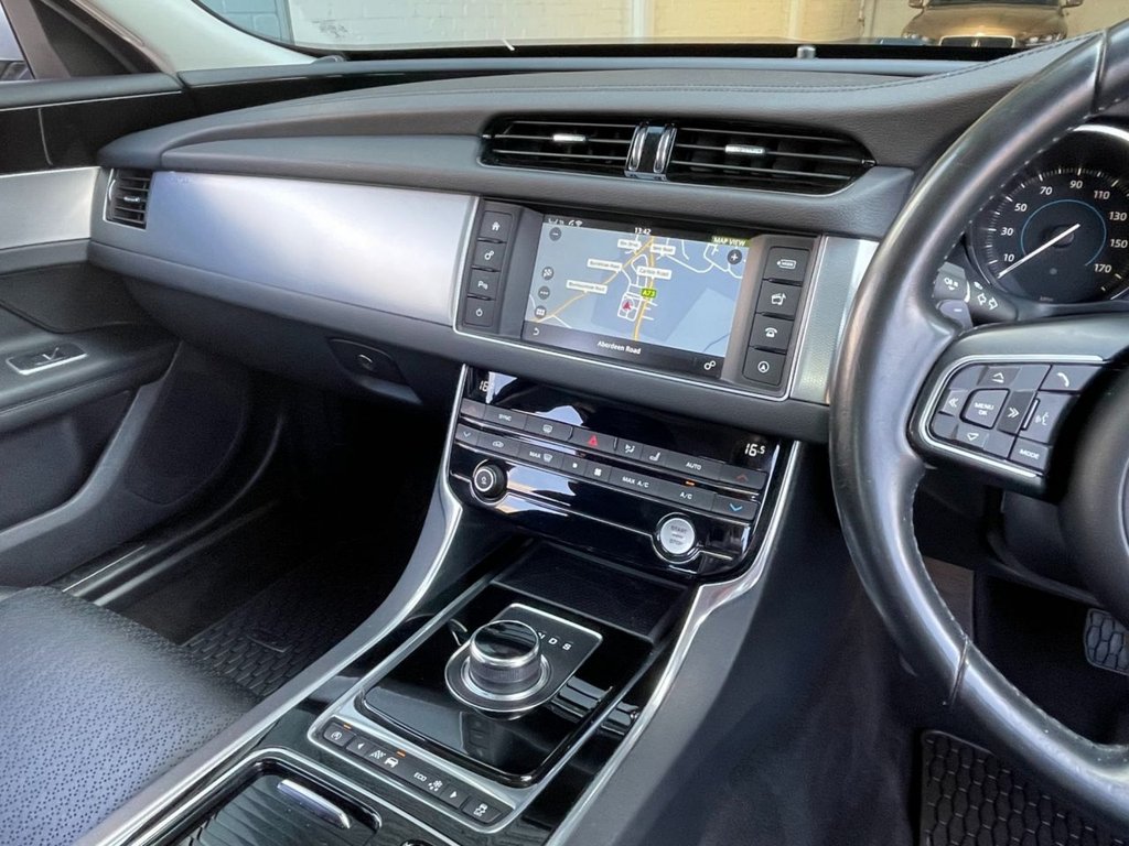 USED 2016 66 JAGUAR XF 2.0 PRESTIGE 4d 177 BHP 