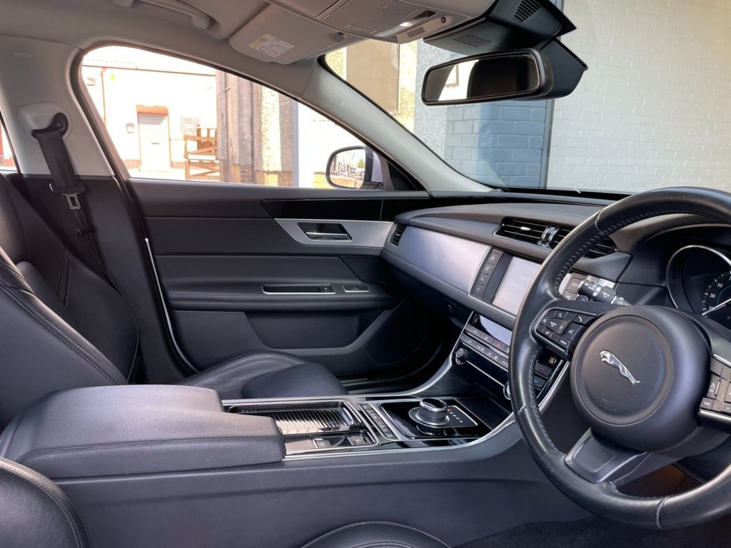 USED 2016 66 JAGUAR XF 2.0 PRESTIGE 4d 177 BHP 