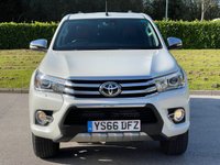 USED 2016 66 TOYOTA HI-LUX 2.4 INVINCIBLE 4WD D-4D DCB 148 BHP SATNAV + PARKING SENSORS ** NO VAT