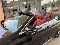 USED 2017 67 MERCEDES-BENZ C-CLASS 3.0 AMG C 43 4MATIC PREMIUM PLUS 2d 362 BHP BIG SPEC + COMMAND/SAT NAV + BLACK/ CRANBERRY RED LEATHER TRIM, HEATED AIR SCALF,  BLUETOOTH + FULL SERVICE HISTORY + PADDLE SHIFT STEERING WHEEL + HEATED MEMORY DRIVERS AND PASSENGER SEATS + ILLUMINATED SILL PLATES + 360 ALL ROUND CAMERAS WITH REVERSING CAMERA, ETC