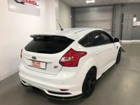 USED 2014 14 FORD FOCUS 2.0 ST-3 5d 247 BHP * PRIVACY GLASS * CLIMATE CONTROL* PARKING SENSORS * 18 INCH ALLOYS * LEATHER TRIM *