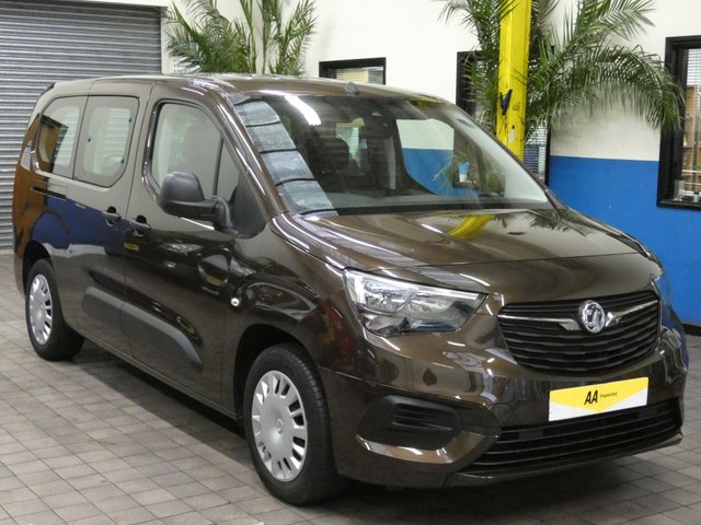 2019 19 Vauxhall Combo Life 1.2 DESIGN XL S/S 5d 109 BHP