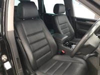 USED 2009 09 VOLKSWAGEN TOUAREG 3.0 V6 ALTITUDE TDI 5d 240 BHP Very Low Mileage, Immaculate