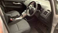 USED 2012 12 TOYOTA AURIS 1.8 T4 5d 99 BHP * CLIMATE CONTROL * PARKING SENSORS * ALLOY WHEELS * FREE ROAD TAX *