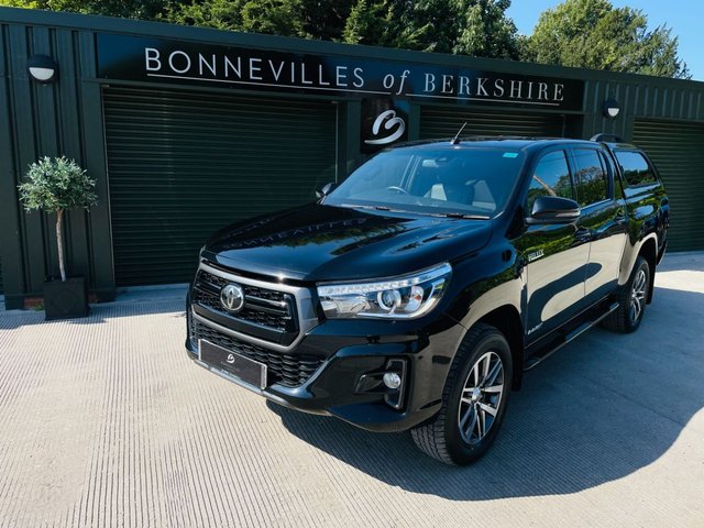 2019 69 Toyota HI-Lux 2.4 INVINCIBLE X 4WD D-4D DCB 147 BHP