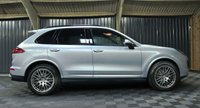 USED 2018 18 PORSCHE CAYENNE 3.0 D V6 PLATINUM EDITION TIPTRONIC S 5d 258 BHP INCREDIBLE PLATIMUM CAYENNE WITH PANORAMIC ROOF, 20" RS SPIDER WHEELS, HEATED LEATHER SEATS, NAVIGATION, REVERSE CAMERA AND SO MUCH MORE!
