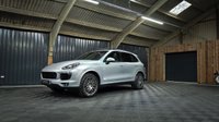 USED 2018 18 PORSCHE CAYENNE 3.0 D V6 PLATINUM EDITION TIPTRONIC S 5d 258 BHP INCREDIBLE PLATIMUM CAYENNE WITH PANORAMIC ROOF, 20" RS SPIDER WHEELS, HEATED LEATHER SEATS, NAVIGATION, REVERSE CAMERA AND SO MUCH MORE!
