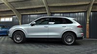 USED 2018 18 PORSCHE CAYENNE 3.0 D V6 PLATINUM EDITION TIPTRONIC S 5d 258 BHP INCREDIBLE PLATIMUM CAYENNE WITH PANORAMIC ROOF, 20" RS SPIDER WHEELS, HEATED LEATHER SEATS, NAVIGATION, REVERSE CAMERA AND SO MUCH MORE!