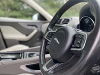 USED 2019 19 JAGUAR F-PACE 2.0 PORTFOLIO AWD 5d 177 BHP AUTO Panoramic Roof Ivory Leather