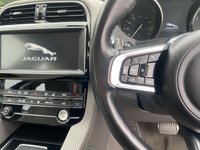 USED 2019 19 JAGUAR F-PACE 2.0 PORTFOLIO AWD 5d 177 BHP AUTO Panoramic Roof Ivory Leather