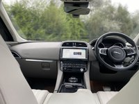USED 2019 19 JAGUAR F-PACE 2.0 PORTFOLIO AWD 5d 177 BHP AUTO Panoramic Roof Ivory Leather