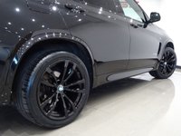 USED 2018 18 BMW X5 3.0 XDRIVE30D (258 bhp) M SPORT AUTO 4WD (S/S) + 7 SEATS + NAV + PANORAMIC E/SUNROOF + E/M/HEATED LEATHERS + M SPORT PLUS PACK + HEAD UP DISPLAY + CRUISE + M/MEDIA + HARMAN KARDON + XENON / LED + R/CAMERA + F-R PARK + PRIVACY + M STYLING + 20 S + E/BOOT 7 SEATS+PANROOF+XENON-LED+R/CAM+LEATHER+NAV+HKCRUISE