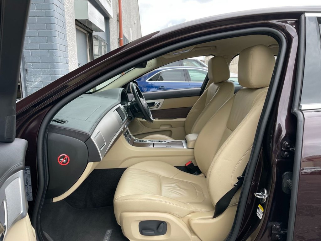 USED 2014 64 JAGUAR XF 2.2 D LUXURY 4d 163 BHP 