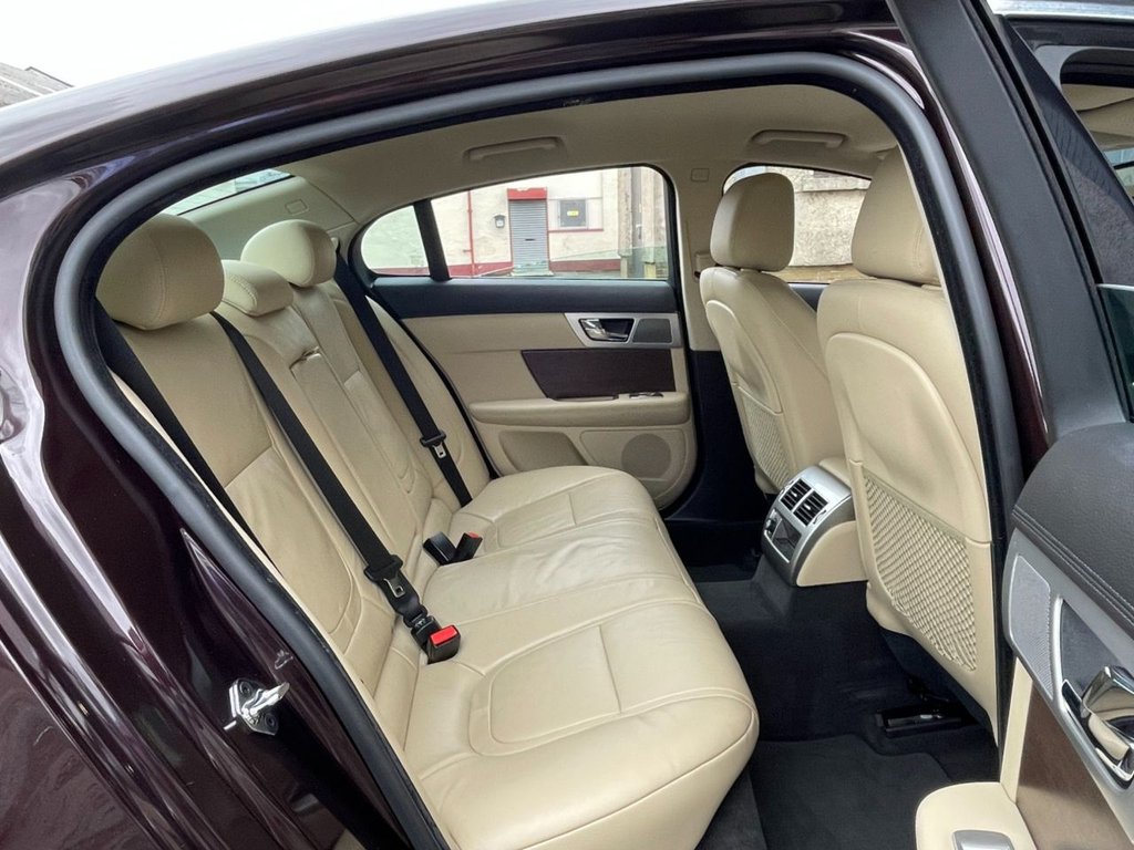 USED 2014 64 JAGUAR XF 2.2 D LUXURY 4d 163 BHP 