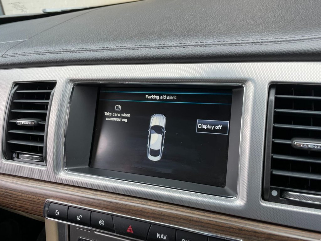 USED 2014 64 JAGUAR XF 2.2 D LUXURY 4d 163 BHP 