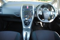 USED 2010 60 TOYOTA AURIS 1.6 SR VALVEMATIC  5d 132 BHP www.suffolkcarcentre.co.uk - Located at Ilketshall