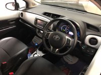 USED 2013 63 TOYOTA YARIS 1.5 HYBRID TREND 5d 61 BHP * FREE ROAD TAX * HYBRID * PANORAMIC ROOF * PRIVACY GLASS * CLIMATE CONTROL *