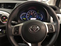 USED 2013 63 TOYOTA YARIS 1.5 HYBRID TREND 5d 61 BHP * FREE ROAD TAX * HYBRID * PANORAMIC ROOF * PRIVACY GLASS * CLIMATE CONTROL *