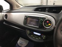 USED 2013 63 TOYOTA YARIS 1.5 HYBRID TREND 5d 61 BHP * FREE ROAD TAX * HYBRID * PANORAMIC ROOF * PRIVACY GLASS * CLIMATE CONTROL *