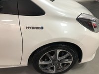 USED 2013 63 TOYOTA YARIS 1.5 HYBRID TREND 5d 61 BHP * FREE ROAD TAX * HYBRID * PANORAMIC ROOF * PRIVACY GLASS * CLIMATE CONTROL *