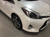 USED 2013 63 TOYOTA YARIS 1.5 HYBRID TREND 5d 61 BHP * FREE ROAD TAX * HYBRID * PANORAMIC ROOF * PRIVACY GLASS * CLIMATE CONTROL *