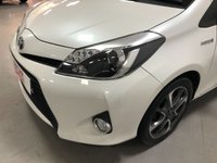 USED 2013 63 TOYOTA YARIS 1.5 HYBRID TREND 5d 61 BHP * FREE ROAD TAX * HYBRID * PANORAMIC ROOF * PRIVACY GLASS * CLIMATE CONTROL *