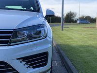 USED 2016 66 VOLKSWAGEN TOUAREG 3.0 V6 R-LINE TDI BLUEMOTION TECHNOLOGY 5d 259 BHP AWD AUTO Electric Glass Pan Roof  Nav