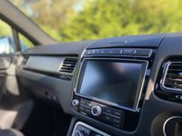 USED 2016 66 VOLKSWAGEN TOUAREG 3.0 V6 R-LINE TDI BLUEMOTION TECHNOLOGY 5d 259 BHP AWD AUTO Electric Glass Pan Roof  Nav