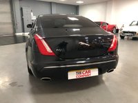 USED 2011 61 JAGUAR XJ 3.0 D V6 PORTFOLIO SWB 4d 275 BHP * PANORAMIC ROOF * CLIMATE CONTROL * NAVIGATION * PARKING SENSORS * 20 INCH ALLOYS *