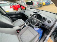 USED 2010 60 VAUXHALL MERIVA 1.4 SE 5d 98 BHP Full Panoramic Roof + Air Conditioning
