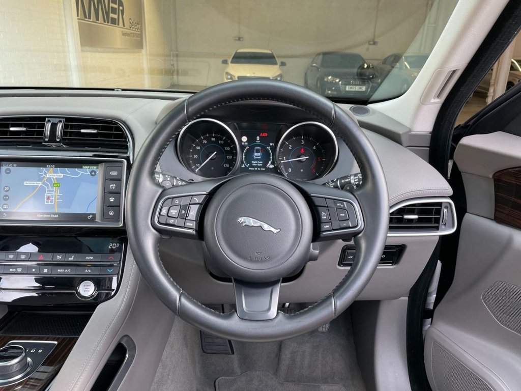 USED 2017 17 JAGUAR F-PACE 2.0 PORTFOLIO AWD 5d 178 BHP 