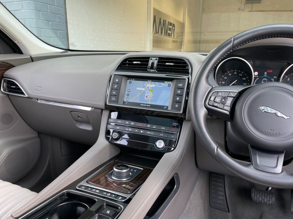 USED 2017 17 JAGUAR F-PACE 2.0 PORTFOLIO AWD 5d 178 BHP 